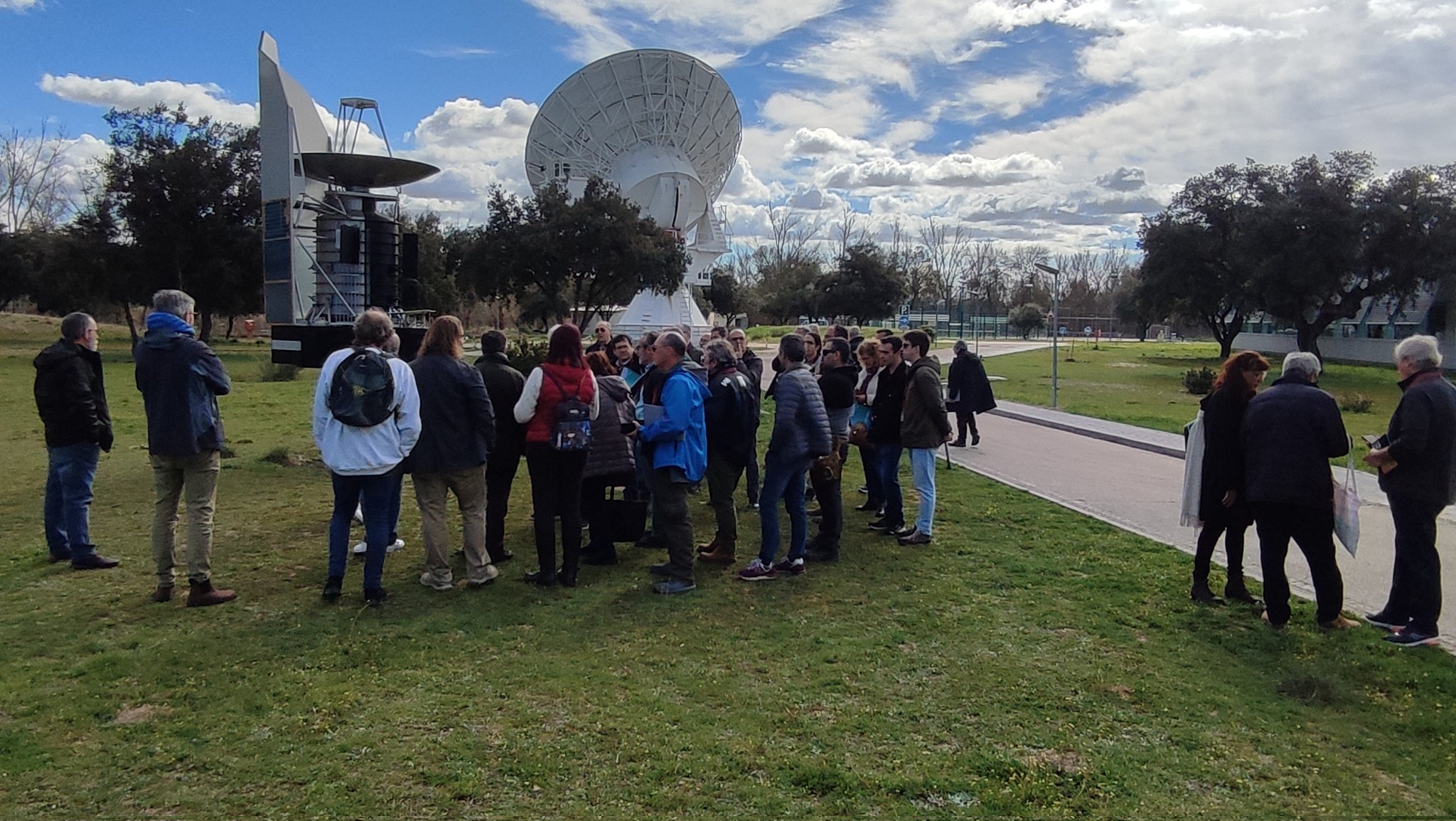 Parece que estamos en el rastro (espacial) jajaja. En este caso viendo el telescopio Herschel a 1:2